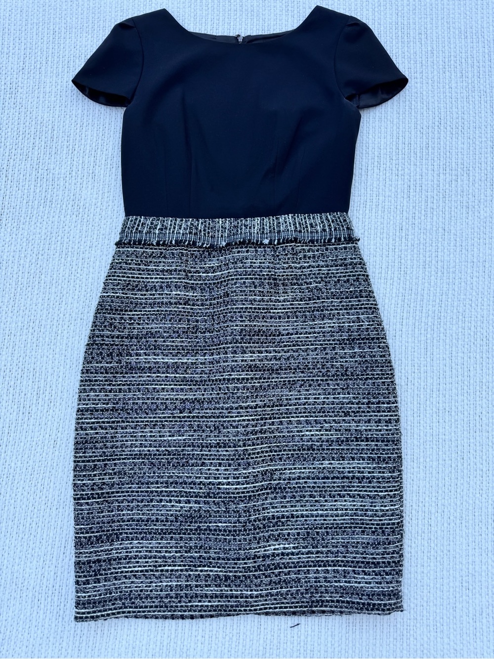 Tahari Size 6 Black Cap Sleeve Tweed Pencil Dress Fringe Waist Exposed Zip